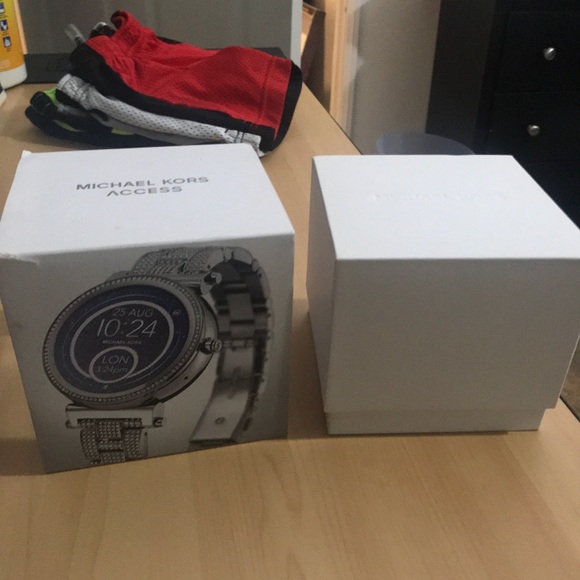 MK smart watch Michael Kors NIB NWT Bling - Picture 3 of 7